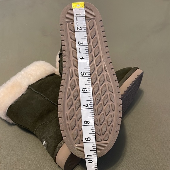 UGG KOOLABURRA  green leather color size 6” womens boots - Picture 14 of 15